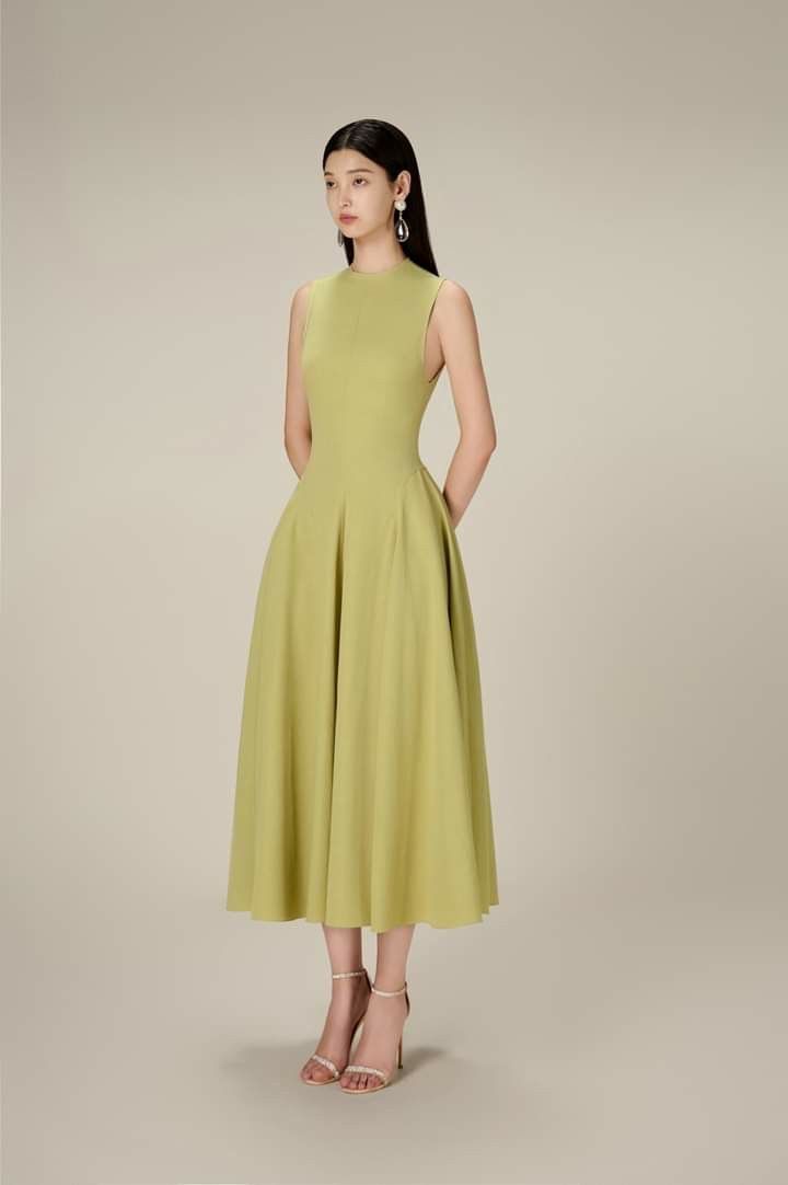 Mean Blvd, Elegant Dresses Classy, Grad Dresses, Kochi, Classy Women, Classy Dress, Raw Edge, Simple Dresses, Modest Fashion