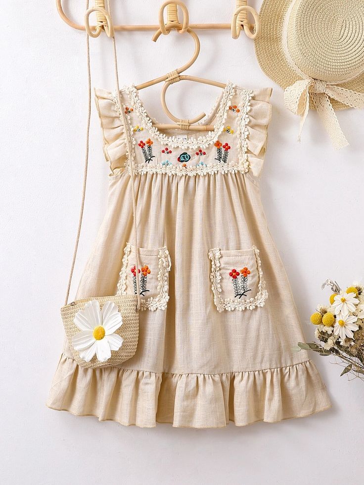 Frocks For Kids, Toddler Dresses, Smocked Dresses, Baby Dress Design, Baby Dress Patterns, Kids Fashion Dress, Baby Frocks Designs, Floral Embroidered Dress