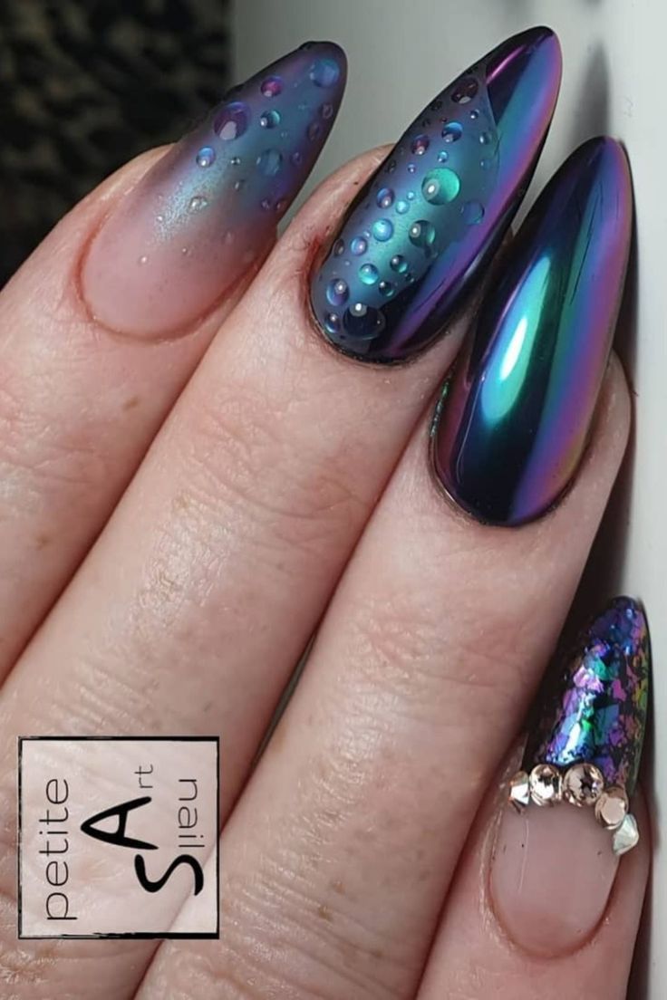 Holographic Chrome Nails, Weird Nails, Red Chrome Nails, Unicorn Nail Art, Pride Nails, Shiny Nails Designs, March Nails, Unghie Nail Art, Chrome Nail Art