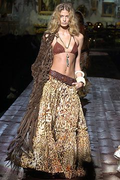 Roberto Cavalli Crocodile Belt, Estilo Hippy, Mode Hippie, Mode Inspo, 2000s Fashion, Fashion Shows, Roberto Cavalli, Hippie Style, Primavera Estate