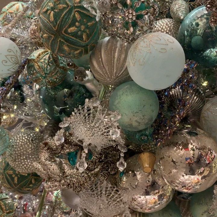 a bunch of ornaments that are on top of each other