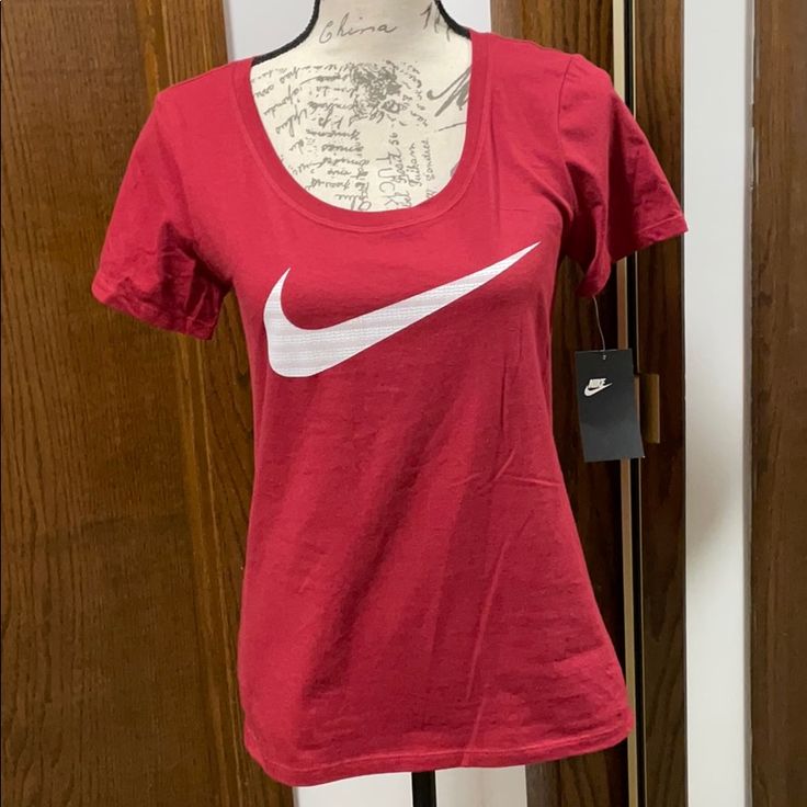 New Nike Women’s T-Shirt Size X-Small Nike Red Graphic Tee Top, Nike Red Graphic Tee, Red Casual Scoop Neck Top, Casual Red Scoop Neck Top, Tops Nike, New Nike, Red Brown, Nike Tops, Women's Nike