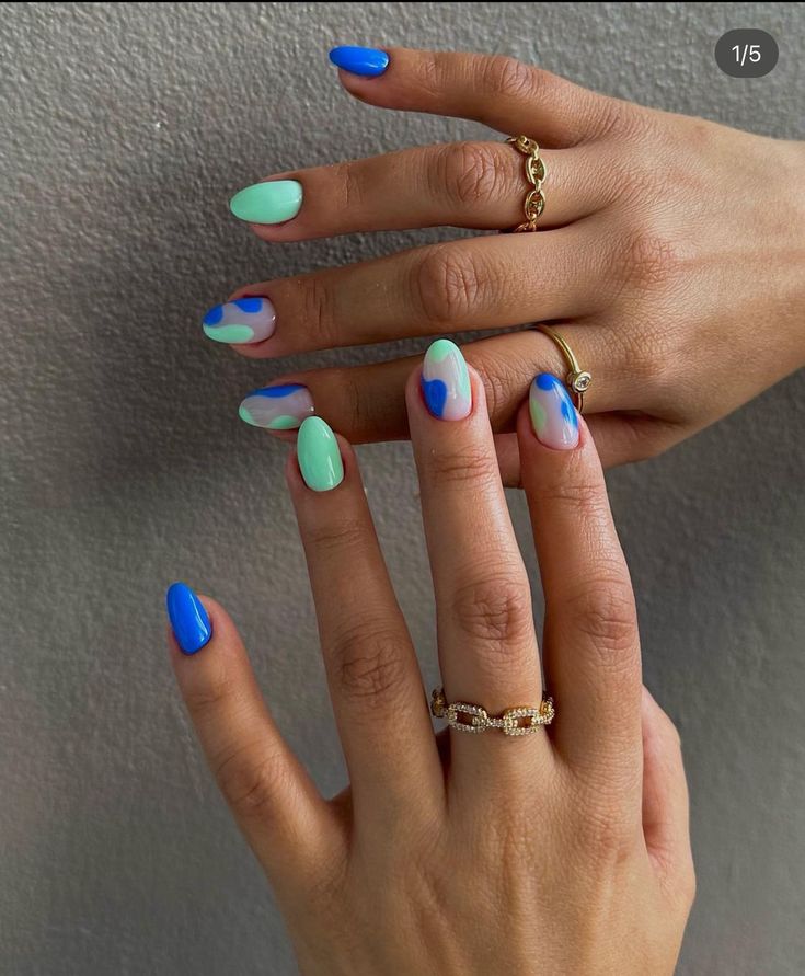 Bright Fun Nails Summer, Rainbow Line Nails, Summer Floral Nails Designs, Summer Mismatched Nails, Cute Summer Nail Inspo Almond, Sun Design Nails, Wavy Nail Designs, Green And Blue Nails Designs, Summer Nail Inspo 2024 Almond