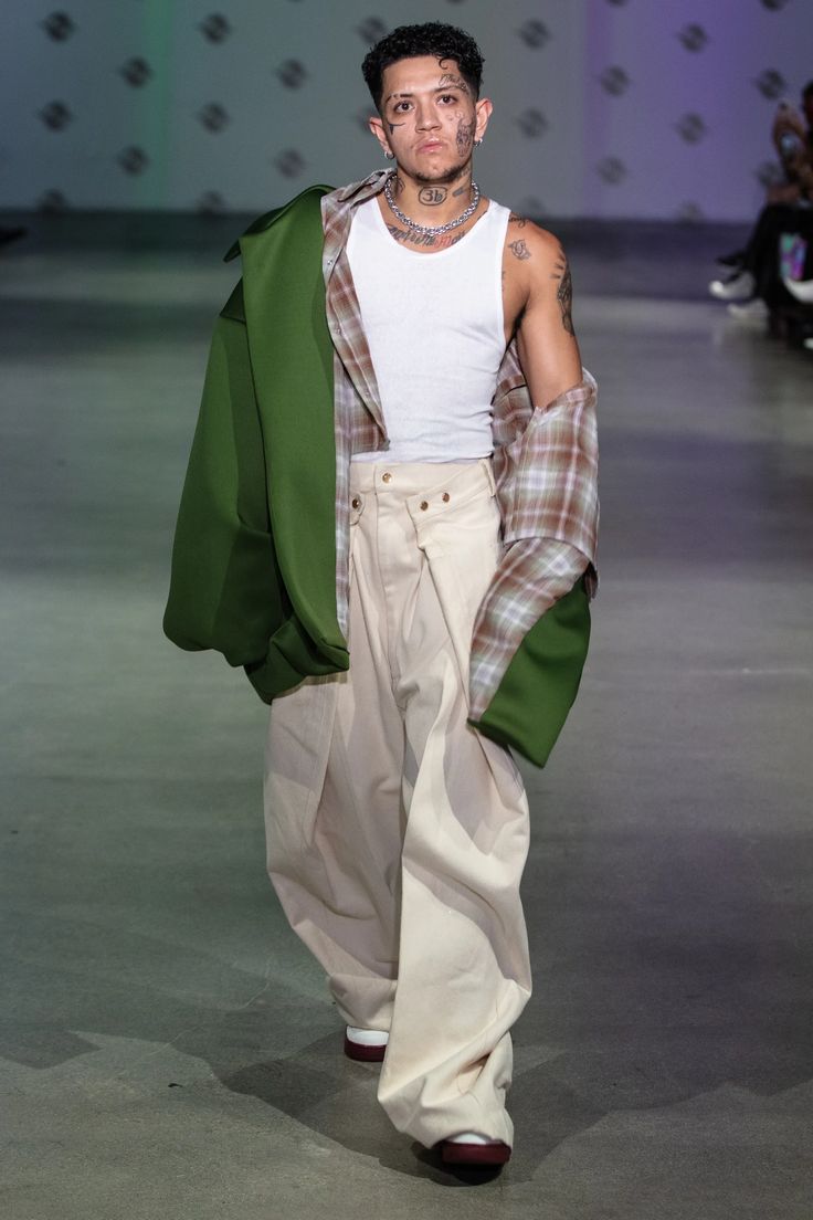 Gypsy Sport Spring 2023 Ready-to-Wear Fashion Show | Vogue 23 Runway, Streetwear Lookbook, Sports Wear Fashion, Spring 2023 Ready To Wear, Vogue Editorial, Denim Pants Fashion, 2023 Ready To Wear Collection, Fashion Week Outfit, 2023 Ready To Wear