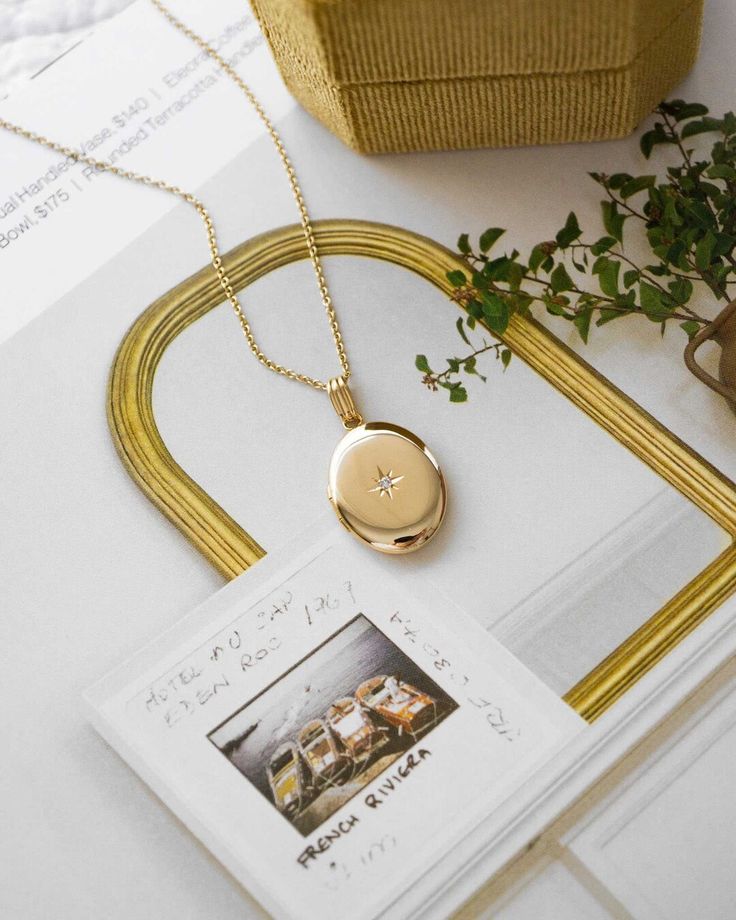 Heirloom Necklace, Diamond Locket, Gold Locket Necklace, Oval Locket, Photo Necklace, Solid Gold Chains, Gold Locket, Graduation Gifts For Her, Photo Locket