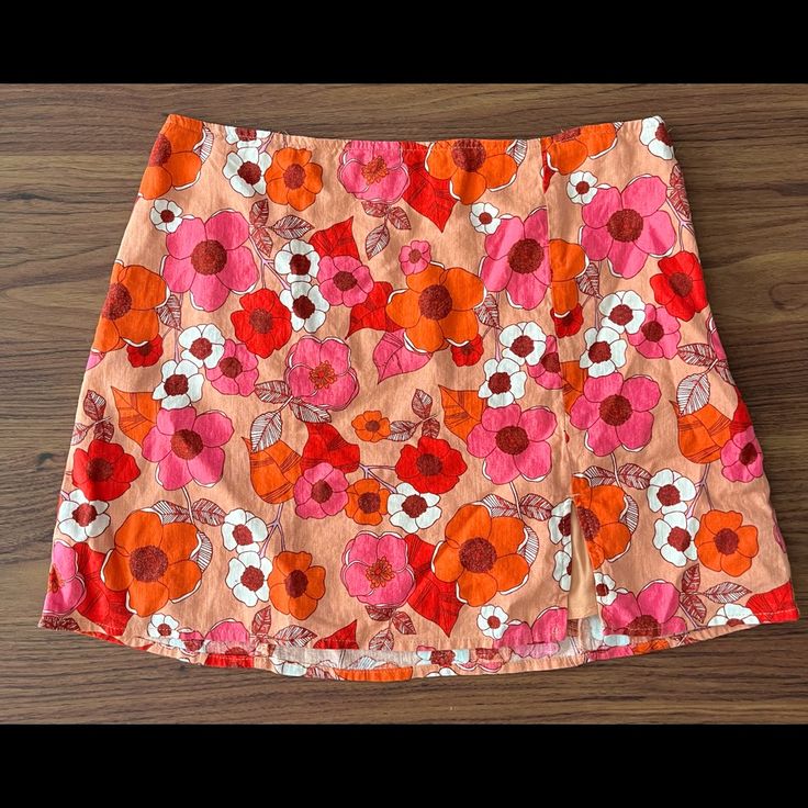 Urban Outfitters Size: M Cotton Blend Never Worn Summer Mini Skirt With Floral Print For Vacation, Floral Print Skort For Vacation, Fitted Floral Print Skort For Vacation, Floral Print Relaxed Skort For Day Out, Floral Print Skort For Day Out, Floral Print Skirted Skort For Vacation, Floral Print Skort For Day Out In Summer, Floral Print Mini Skirt For Summer, Retro Skirt For Spring Vacation