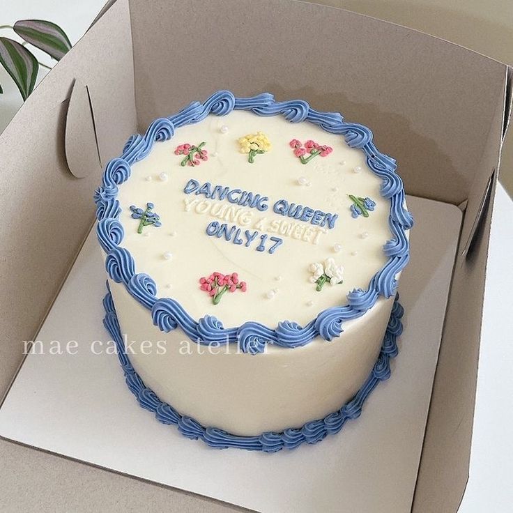 a cake in a box with the words dancing queen on it