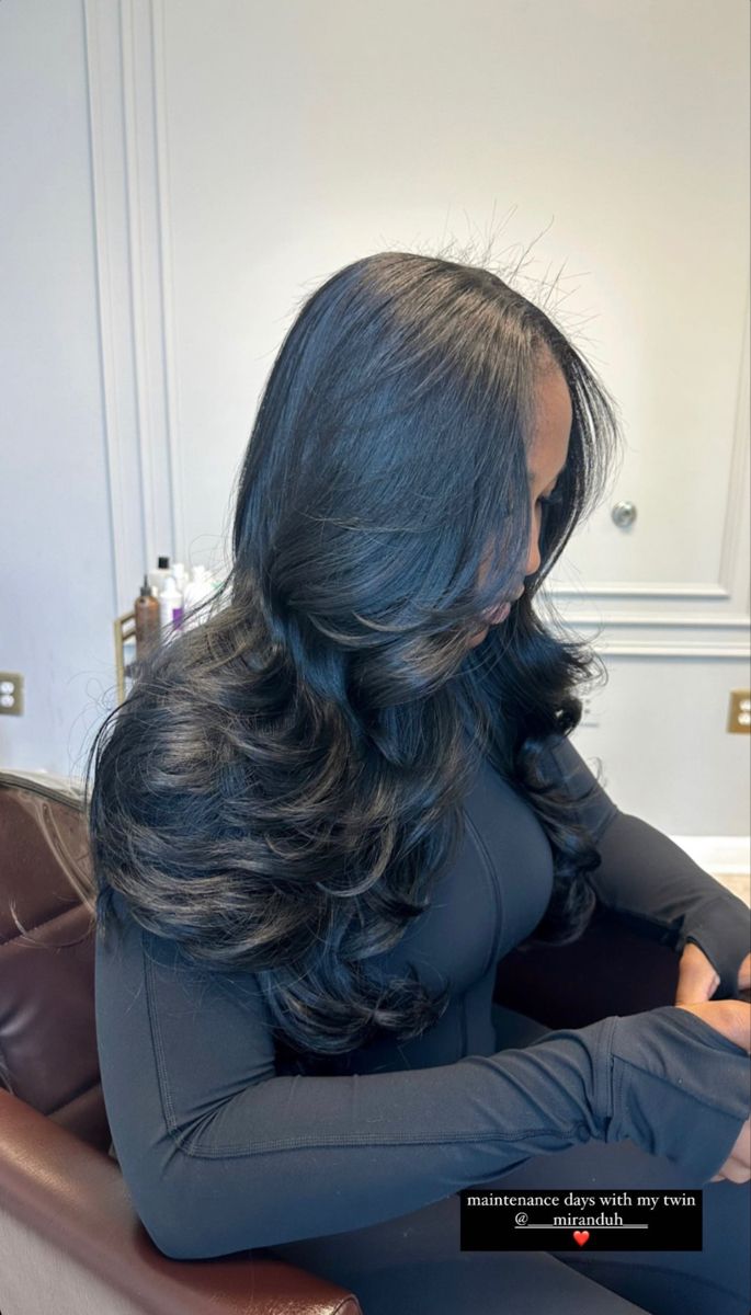 Loose Curl Sew In, Sew In Aesthetic, Blowout Sew In, Middle Part See In Leave Out, Blow Outfit Hair Black, Long Weaves, Twisted Hair, Mode Hippie, Quick Weave Hairstyles