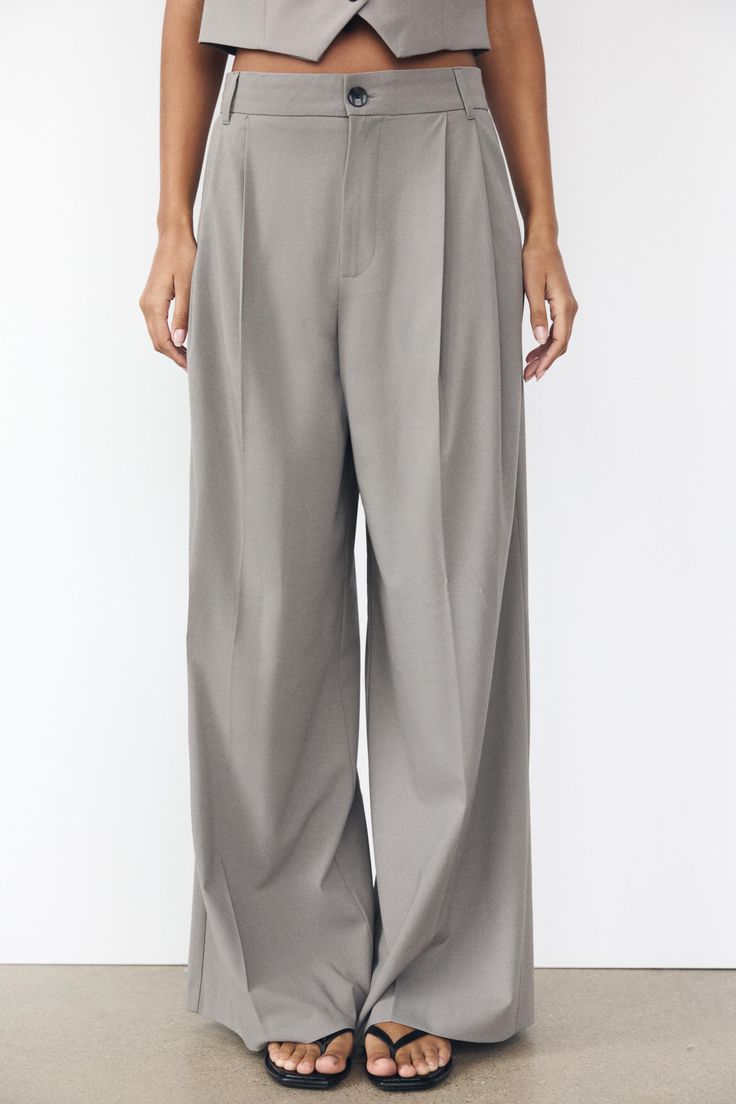 Modern Wide-leg Pants With Welt Pockets, Baggy High-waisted Pants For Work, Baggy High-waisted Wide Leg Pants For Work, Modern High Waist Wide Leg Pants With Pockets, Classic Baggy Pants With Pockets, Modern High Waist Pants With Welt Pockets, Classic Baggy Wide Leg Work Pants, Classic Baggy Wide Leg Pants For Work, Modern Business Casual Wide Leg Pants With Pockets