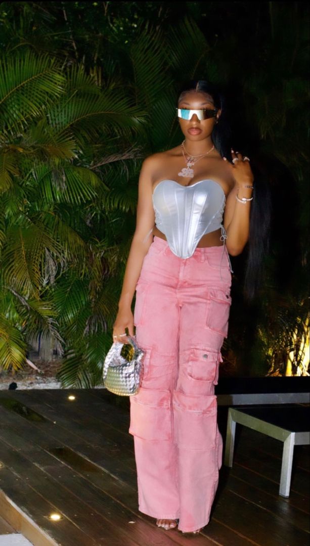 Outfit inspo, cargo pants, pink outfits, corset outfit, cargo outfits, boujee outfits, black girl outfits, black girl outfit inspo, boujeebarbiee, sweetheart corset, metsllic corset, pink and silver, going out outfits, atl fashion, metallic shades, silver jewelry,  gold chain, diamond chain Outfit With Pink Corset Top, Pink And Cargo Outfit, Nicki Inspired Outfits, Pink Outfits Black Women Concert, Shades Of Pink Outfits For Black Women, Pink Satin Cargo Pants Outfit, Pink Friday Concert Outfits, Silver Pink Outfit, Shades Of Pink Party Outfits