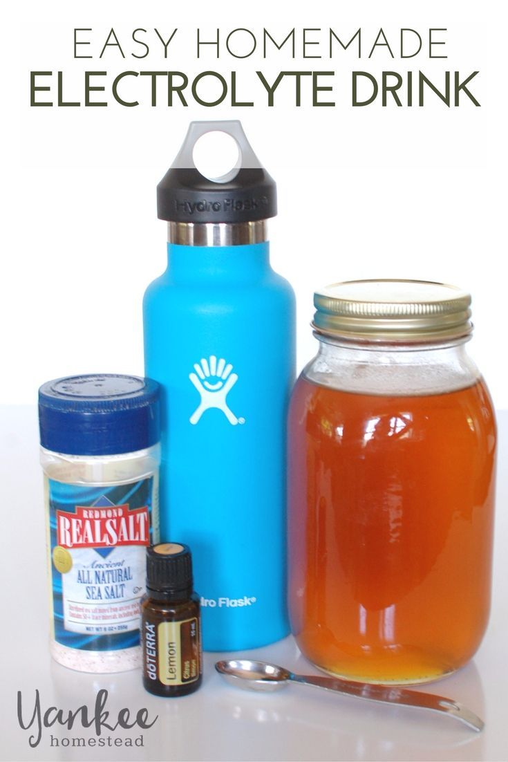 the contents of a mason jar with honey, tea and other essentials to make it