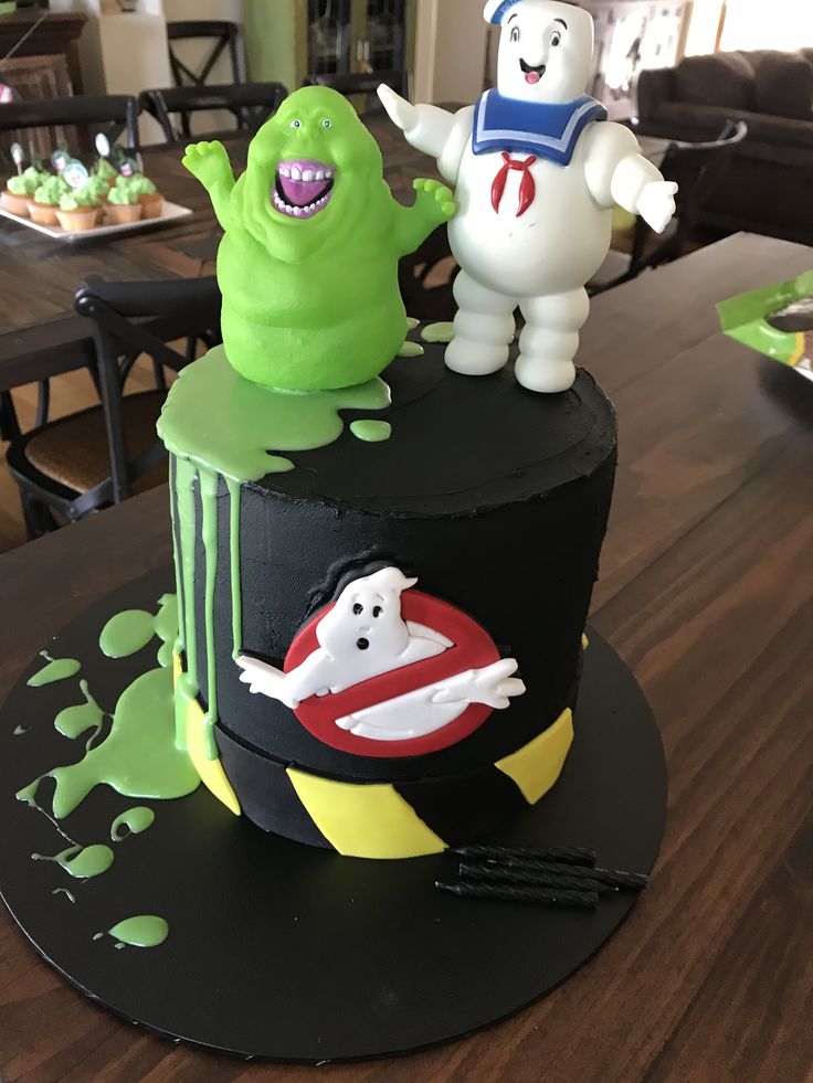 there are two cakes that look like ghostes on top of each other, one is green and the other is black