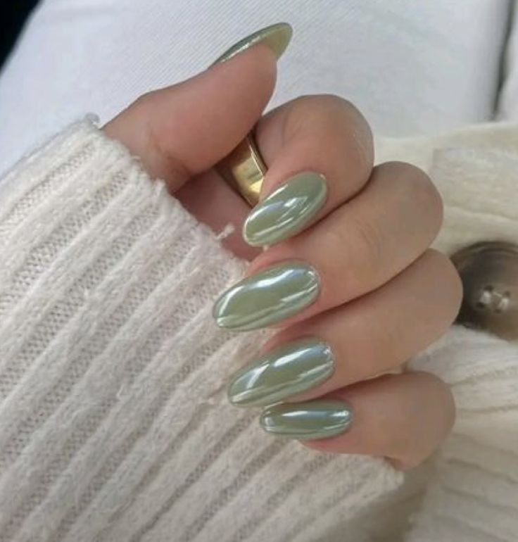 Pistachio Chrome Nails, Chrome Nails Sage Green, Light Green Metallic Nails, Pearly Green Nails, Full Chrome Nails, Green Chrome Almond Nails, Silver And Green Nails, Funky Nails Inspo Summer, Sage Green Chrome Nails