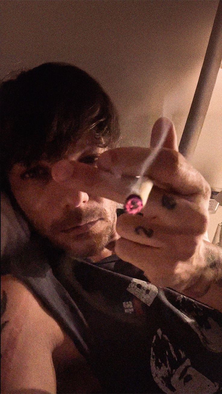 2012 Louis Tomlinson, 1d Pfp Aesthetic, Louis Tomlinson Hands, Louis Tomlinson Selfie, Louis Tomlinson Boyfriend Material, Louis Tomlinson Pfp, Louis Tomlinson Polaroid, Louis Tomlinson Funny, Louis Tomlinson Cute