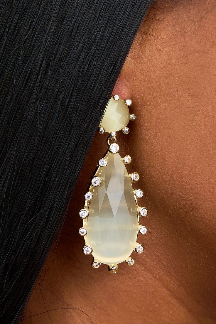 These teardrop earrings are your new favorite pair of earrings! They are versatile enough to transition effortlessly from day to night! This item is FINAL SALE. Party Drop Linear Earrings, Trendy Teardrop Earrings For Evening, Party Teardrop Pearl Drop Earrings, Chic Teardrop Earrings For Evening, Teardrop Linear Earrings For Party, Chic Teardrop Earrings For Party, Evening Pearl Drop Teardrop Earrings, Party Teardrop Linear Earrings, Chic Teardrop Drop Earrings For Pierced Ears