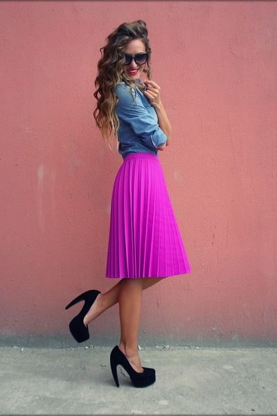 Ladylike. Pleated skirt Midi Rock Outfit, Rok Outfit, Australian Style, Midi Skirt Outfit, Corporate Wear, Rock Outfit, Elegante Casual, Looks Street Style, Outfit Trends