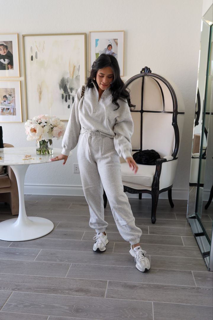 Grey Sweat Suit Outfits, Womens Sweatsuit Outfits, Sweat Suit Outfits Women, Sweat Pant Outfits, Sweatpants Set Outfit, Sweat Suit Outfits, Sweat Set Outfits, Sweat Suits Outfits, Sweatsuit Outfits