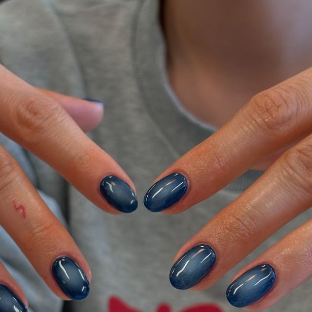 NAIL THERAPY CO on Instagram: "blue us away 💅🏼   *medium art (currently only doing ombré colours that are featured on our insta)" One Colour Nail Ideas, What Colours Go With Blue, Nails Cool Ideas, Blue Cool Nails, Cool Blue Nail Designs, Nail Inspo￼, Cute Short Nails Blue, Navy Aura Nails, 2 Colour Nails