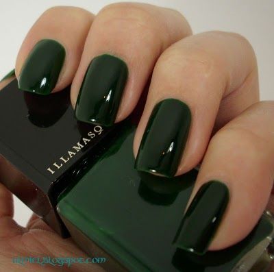 Green Nails Painted, Green Nail Varnish, Dark Green Nails Grunge, Very Dark Green Nails, Natural Painted Nails Simple, Nail Dark Colors, Aesthetic Nail Polish Colors, Green Nail Color Ideas, Dark Green Manicure