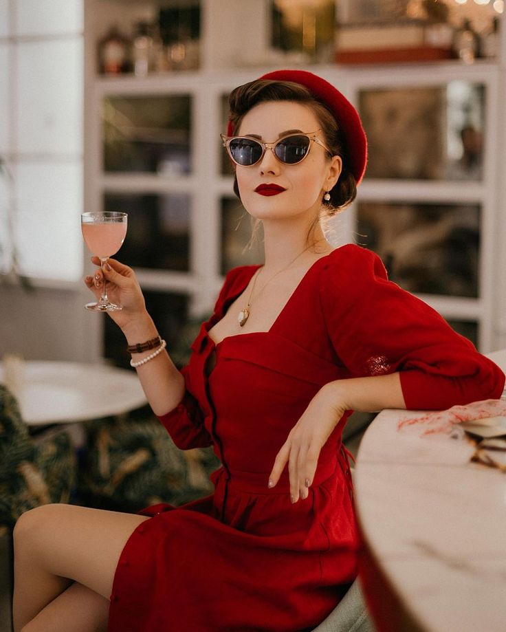 Red Hat Outfit, Vintage Classy Outfits, Golden Heart Locket, Midnight Paris, Dapper Day Outfits, Retro Photoshoot, Vintage Red Dress, Beautiful Photoshoot Ideas, Retro Hats