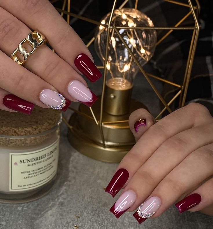 Maroon And White Nails Acrylic, Maroon And White Nails Design, White And Maroon Nails, White And Burgundy Nails, Burgundy And Silver Nail Designs, Nails To Match Burgundy Dress, Burgundy And White Nails, Burgundy Nails Acrylic Design, Burgundy Acrylic Nails Design