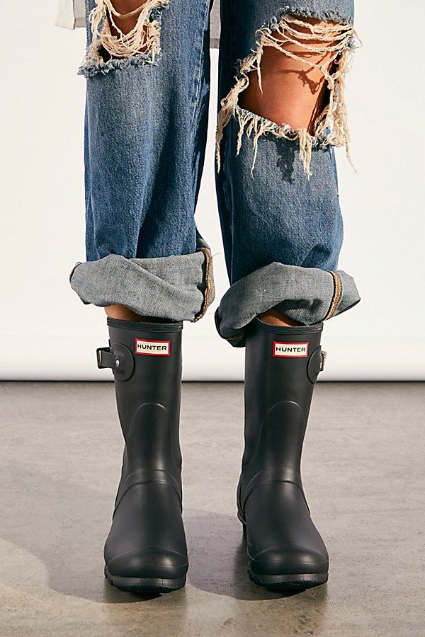 Get through rainy days with ease in these classic short rubber rain boots. In a matte rubber this style features a buckle accent on the side, logo detailing in front, and treaded rubber sole.* Pull-on style* Mid-calf height* Lifted heel Hunter Rain Boots Outfit, Hunter Short Boots, Rainboots Outfit, Hunter Boots Short, Rain Boot Outfit, Hunter Short, Hunter Boots Outfit, Hunter Wellies, Rainy Day Fashion