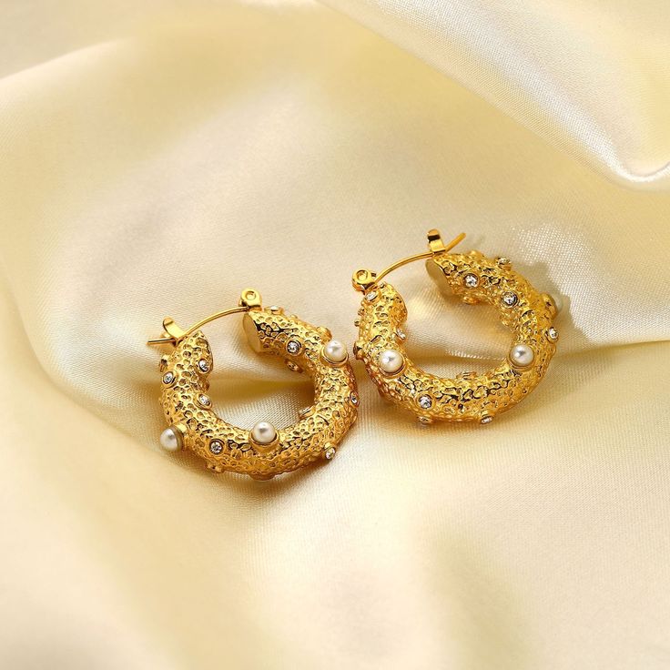 Indulge in the subtle luxury of Pearl Huggie Earrings, beautifully crafted in 18k gold plating. These elegant earrings blend the snug fit of huggies with the timeless charm of pearls, perfect for adding a touch to any look. Statement Pearl Earrings, Pearl Statement Earrings, Subtle Luxury, 18k Gold Jewelry, Pearl Hoop Earrings, Huggie Earrings, Huggie Hoop Earrings, Gold Hoops, Pearl Size