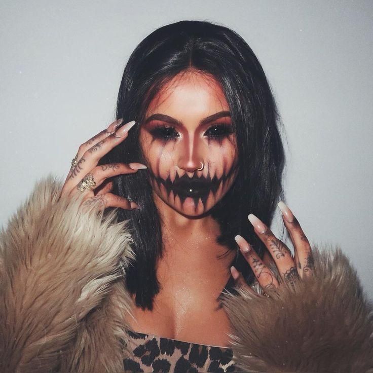 𝗙𝗼𝗹𝗹𝗼𝘄: @вaddιeѕnвlυnтѕ ❄️ Halloween Costumes Women Scary, Make Up Diy, Makeup Zombie, Halloween Makeup Clown, Halloweenský Makeup, Halloween Make-up Looks, Holloween Makeup, Cute Halloween Makeup, Pumpkin Queen