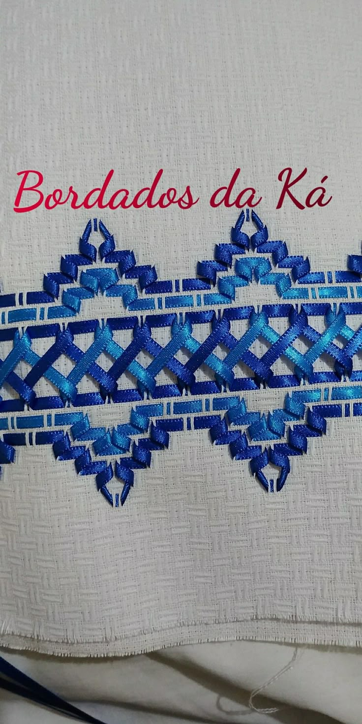 Bordado azul Swedish Embroidery, Swedish Weaving, Monks Cloth, Hardanger Embroidery, C2c Crochet, Hand Embroidery Flowers, Ribbon Work, Silk Ribbon Embroidery, Ribbon Crafts