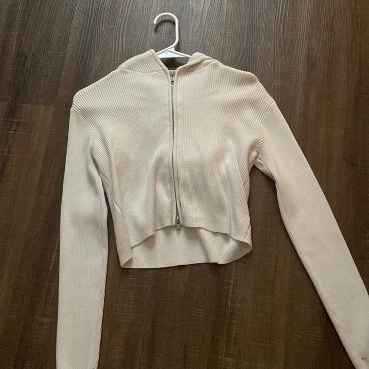 Brandy Melville Cropped Arden Hoodie In White Size, Small, Great Condition, Never Worn Winter Hooded Tops With Zipper Closure, Fall Hooded Top With Zipper Closure, Winter Long Sleeve Tops With Zipper, Winter Long Sleeve Tops With Zipper Closure, Hooded Zipper Tops For Fall, Hooded Tops With Zipper Closure For Fall, Cozy Fall Tops With Zipper Closure, Fitted Fall Hoodie Sweater, Cozy Tops With Zipper Closure For Fall