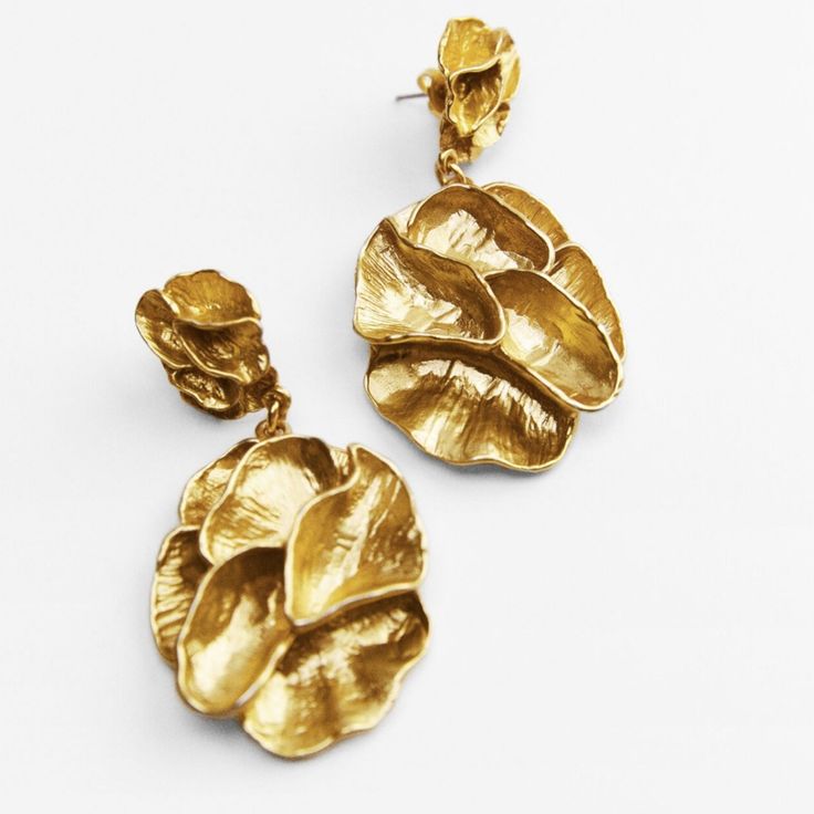 Textured Petal Shaped Gold Color Statement Drop Earrings.. Matching Petal Ring Available In A Separate Listing Petal Ring, Pearl Statement Earrings, Earrings Matching, Zara Jewelry, Expensive Jewelry Luxury, Zara Gold, Drop Earrings Gold, Jeweled Earrings, Zara New