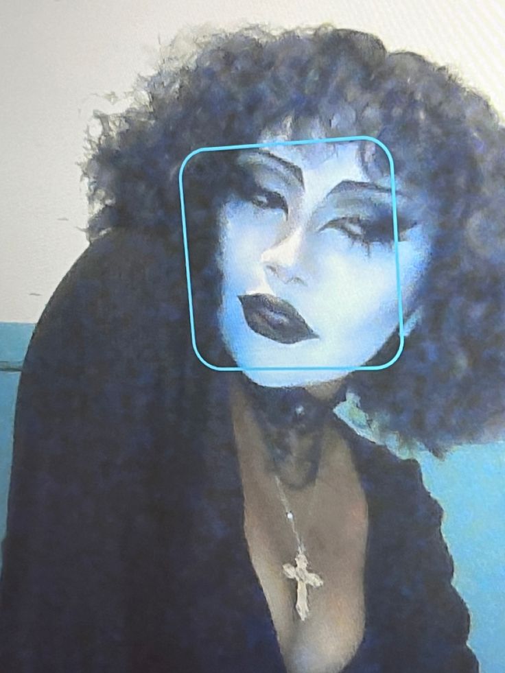 Goth Makeup On Black Women, Trad Goth Makeup Dark Skin, Gothic Makeup Easy, Blue Trad Goth Makeup, Trad Goth Eyebrows, Black Goth Girl Makeup, Goth Makeup Traditional, Beginner Trad Goth Makeup, Goth Makeup For Round Face