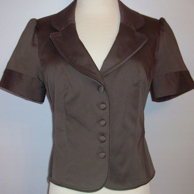 Nwt Retail $79.50 The Limited Professional Button-Down Short Sleeve Lined Top Size: Xsmall Beautiful Dark Taupe Color 5 Fabric Covered Buttons Down Front Faux Attached Belt Tone-On-Tone Stitching Detail On Sleeves, Collar, And Belt Shell: 98% Cotton 2% Spandex Lining: 100% Cotton Green Lavender, Lorelai Gilmore, Dark Taupe, Lavender Blue, Fabric Covered Button, Taupe Color, Winter 2022, Balloon Sleeves, The Limited