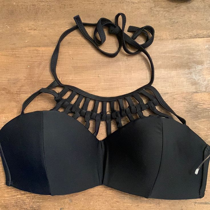 Nwt Tinibikini Black Bikini Top Size M With Padding. Back Closure Has Three Options. Top Ties. Adjustable Strappy Black Swimwear, Adjustable Black Strappy Swimwear, Black Adjustable Strappy Swimwear, Black Strappy Swimwear For Sunbathing, Black Strappy Tankini For Swimming, Black Strappy Tankini For Poolside, Black Bandeau Swimwear For Pool, Adjustable Black Swimwear For Poolside, Black Beachwear Halter Top For Swimming