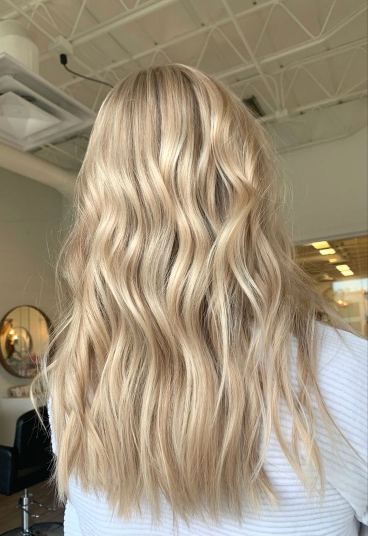 Pretty Honey Blonde Hair, Honey Blonde Summer Hair, Highlights For Honey Blonde Hair, Honey Blonde Balayage On Blonde Hair, Honey Cream Blonde Hair, Blonde Hair Salon Ideas, Highlight Honey Blonde Hair, Light Blonde Summer Hair, True Blonde Hair Color