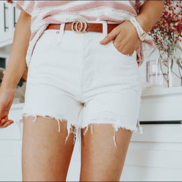 Free People Makai Off White Cut Off Shorts From Magnolia Boutique Nwt Never Worn Measurements In Pictures White Spring Bottoms With Frayed Hem, White Bottoms With Frayed Hem For Spring, White Distressed Mid-rise Bottoms, Chic White Jean Shorts, White Summer Jean Shorts With Frayed Hem, White Summer Shorts With Frayed Hem, White Cutoff Bottoms For Spring, White Bottoms With Frayed Hem For Summer, White Frayed Hem Summer Shorts