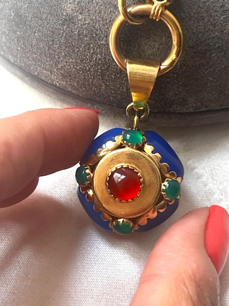 This is a beautiful Italian Vintage 14k Gold, Carnelian, Chalcedony & Green Agate Pendant. The colors are stunning and it looks beautiful on a simple or long chain. The pendant measures 1 inch (1.5 including the bail).  Necklace Weight: 12.9 grams Excellent vintage conditions. Thank you for visiting Boudoir Vintage!   Please feel free to contact me for further information or photos.  I offer international shipping. Your item will be packed with extreme care and will be shipped within 3-5 working Yellow Gold Chalcedony Jewelry Gift, Artsy Yellow Gold Jewelry With Carnelian Stones, Vintage Chalcedony Round Jewelry, Vintage Chalcedony Jewelry, Elegant Carnelian Gemstones For Gifts, Elegant Carnelian Gemstones As Gifts, Multicolor Carnelian Elegant Jewelry, Elegant Carnelian Gemstones As A Gift, Elegant Multicolor Carnelian Jewelry