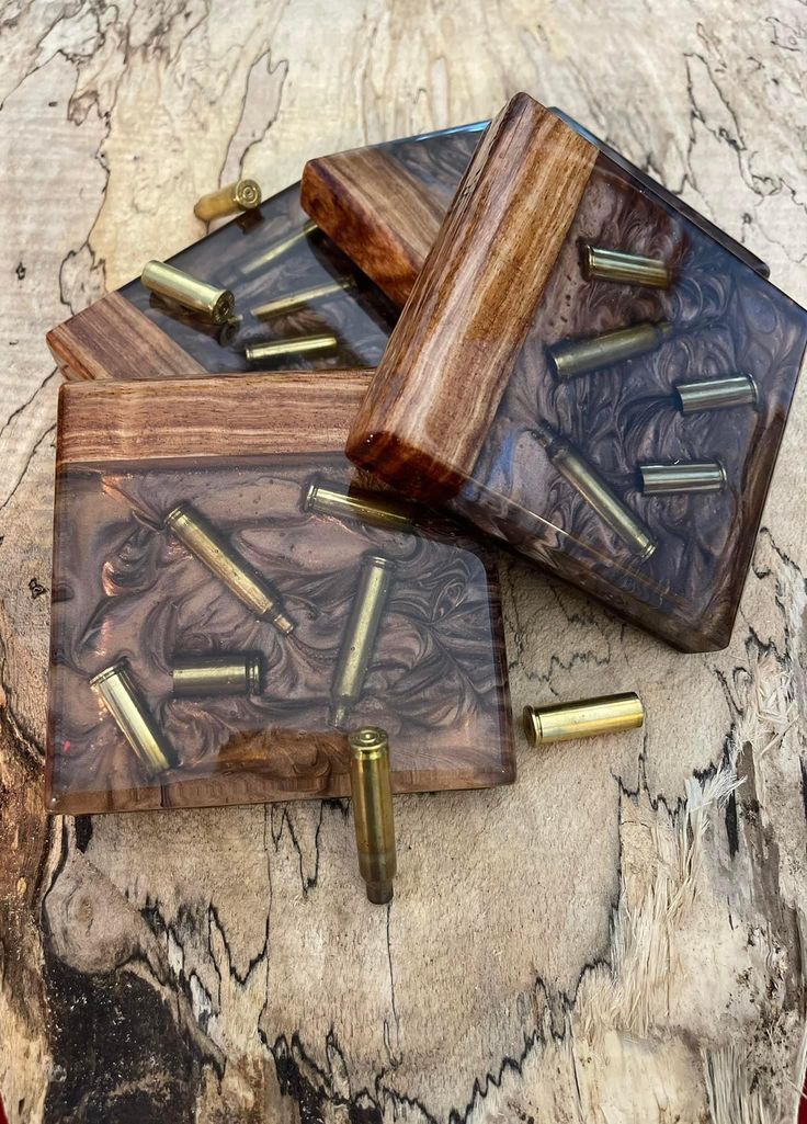 Diy Projects To Sell Extra Cash, Wood Projects With Resin, Cnc Gift Ideas, Resin Gifts For Men, Homemade Wood Gifts, Bullet Shell Crafts, Wood And Resin Projects, Creative Wood Projects, Shell Casings Crafts