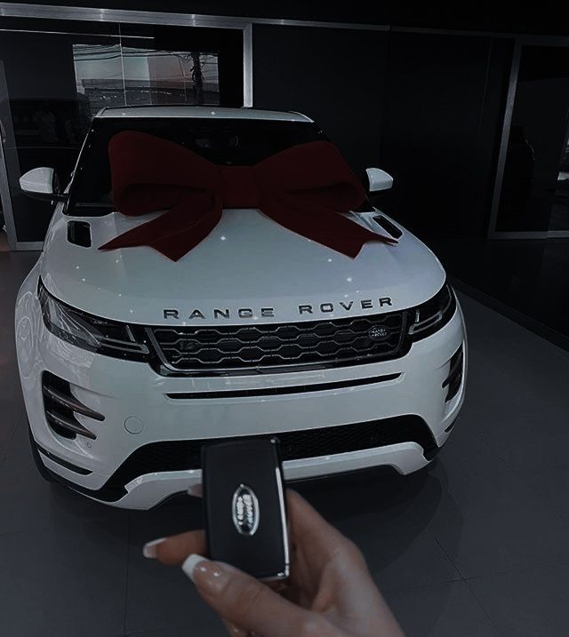 Range Rover Dream Car White Range Rover, Range Rover White, Dream Cars Range Rovers, Range Rover Black, Tmax Yamaha, Luxury Cars Range Rover, White Range, Dream Cars Mercedes, Mom Car