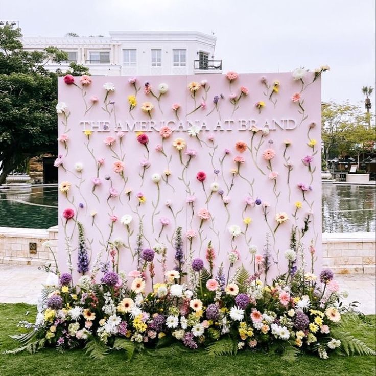 New Floral Backdrop for Birthdays, Anniversary, Roka, Engagement & Baby Showers Book Now : @decorty.in (9953805827) #floralbackdrop #flower #floralbackdrops #flowerbackdrops #backdrop #rosebackdrop Floral Step And Repeat, Backdrop Set Up, Birthday Picture Wall Photo Backdrops, Chiara Backdrop With Flowers, Birthday Flowers Decorations, Stage Decorations Flowers, Garden Birthday Backdrop, Spring Wedding Backdrop, 18th Birthday Backdrop Ideas