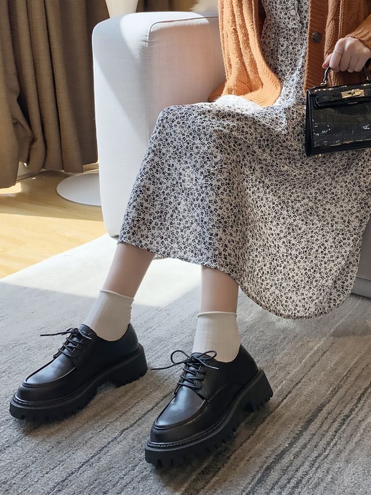 Minimalist Lace Up Front Chunky Oxfords Oxfords Womens Outfits, Chunky Oxfords Outfit, Oxford Women Outfit, Oxford Outfits Women, Black Oxford Shoes Outfit, Oxford Shoes Outfit Women's, Women Oxford Shoes Outfit, Oxford Outfit, Black Shoes Outfit