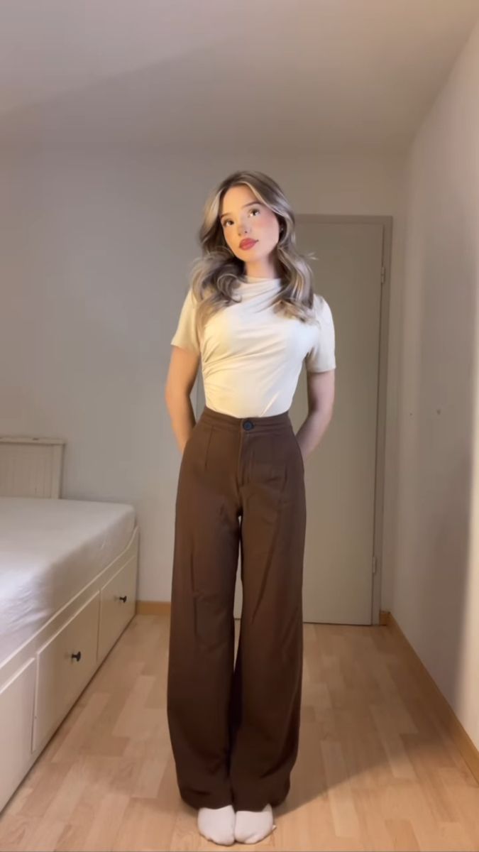 Tan Color Outfits For Women, Summer Church Fits Casual, Modest Dress Pants Outfits, Modest Outfits With Heels, Womens Slacks Outfits Casual, Modest Outfits Aesthetic Jeans, Summer Smart Outfits, Brown Outfit Aesthetic Summer, Mexican Professional Outfits