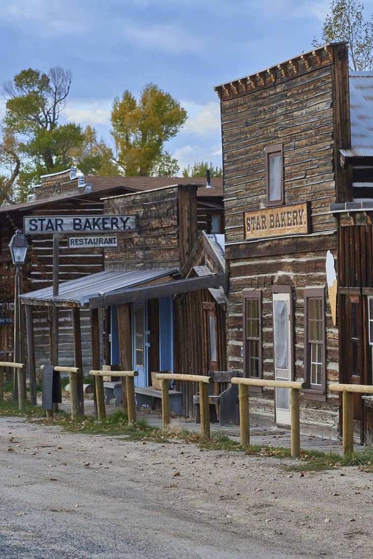 Explore the Ghost Town of Virginia City: Traditional Buildings Virginia City Montana, Florida National Parks, Old West Town, House Makeovers, West Town, Virginia City, Revival Architecture, Abandoned Things, Nevada City