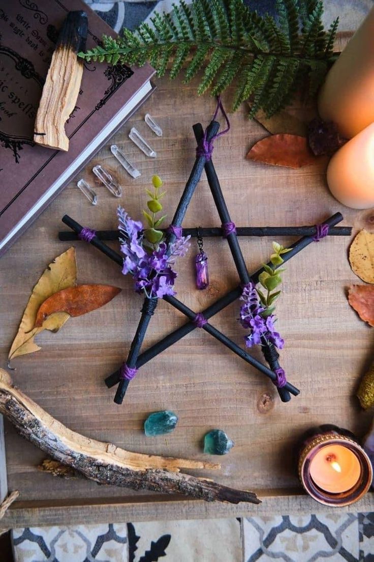 House Witchcraft, Metaphysical Crafts, Altar Ideas, Witch Crafts, Wiccan Crafts, Wiccan Decor, Pagan Crafts, Witch Vibes, Aura Quartz Crystal