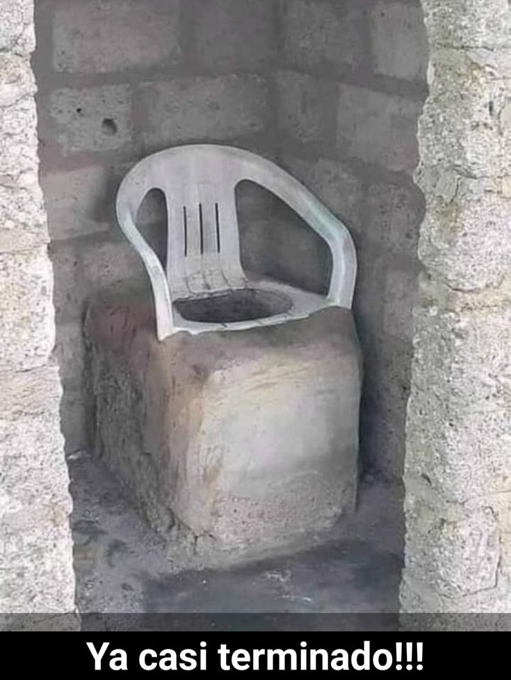 a white chair sitting in the middle of a cement wall with words written below it that read, ya casi termmado?