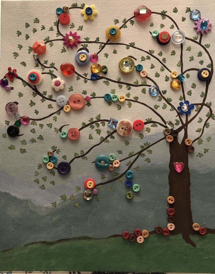 a tree with buttons on it is shown