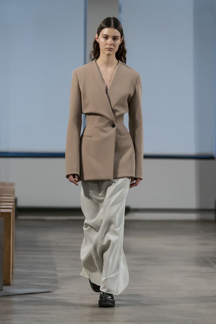 The Row Prêt-À-Porter Automne-Hiver 2019 - tendances mode, beauté, mannequins et inspirations How To Have Style, 가을 패션, Seville, Womens Fall, Primavera Estate, New York Fashion Week, New York Fashion, Women Collection, Runway Fashion