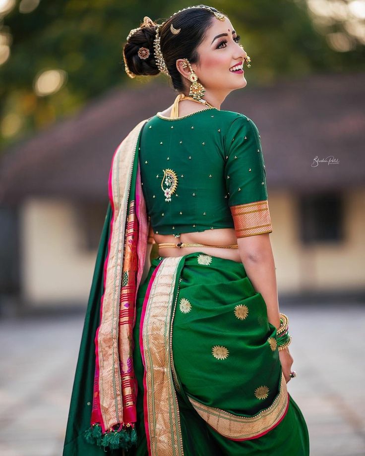 Maharashtrian Style Saree Draping, Maharashtrian Wedding Decoration, Nauvari Saree Blouse Back Neck Design, Marathi Look Traditional, Nauvari Saree Look, Paithani Blouse Designs, Paithani Saree Blouse Design, Traditional Saree Look, Back Blouse Designs