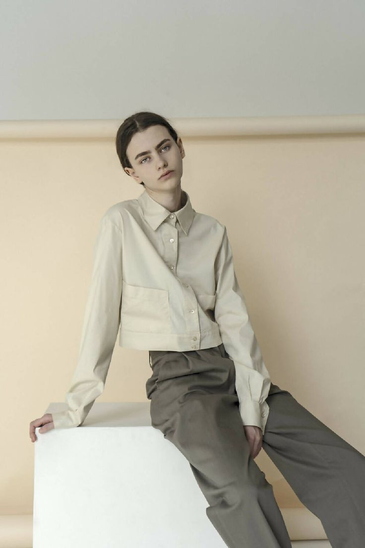 km-by-lange-sand-big-cuff-shirt-0001 Star Sand, Shirt Cuff, Extra Long Sleeves, Sustainable Clothing, Individual Style, Asymmetrical Dress, Extra Long, Vegan Leather, Top Shirt