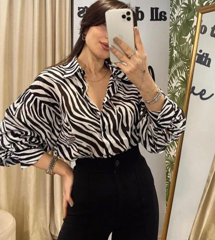 Printed Shirt Outfit, Zebra Print Shirt, Zebra Shirt, Old Money Style, Work Style, Summer 24, Look Casual, Styling Ideas, Work Fashion